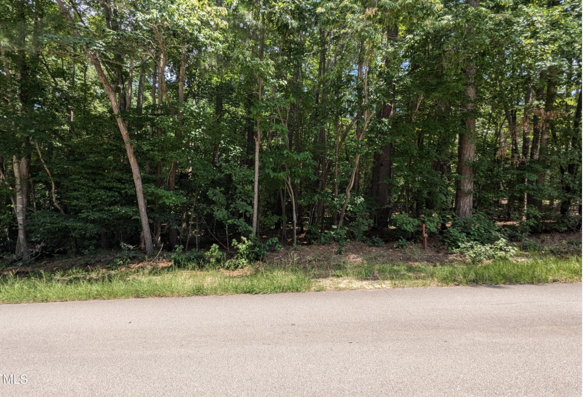 🏡 Build Your Dream Home in Lake Royale!